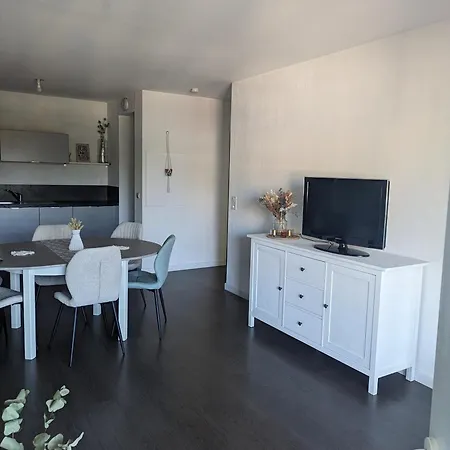 Joli Cocon A Avec Terrasse Vue アパート *