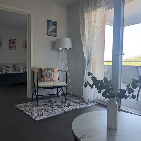 Joli Cocon A Avec Terrasse Vue Apartment *