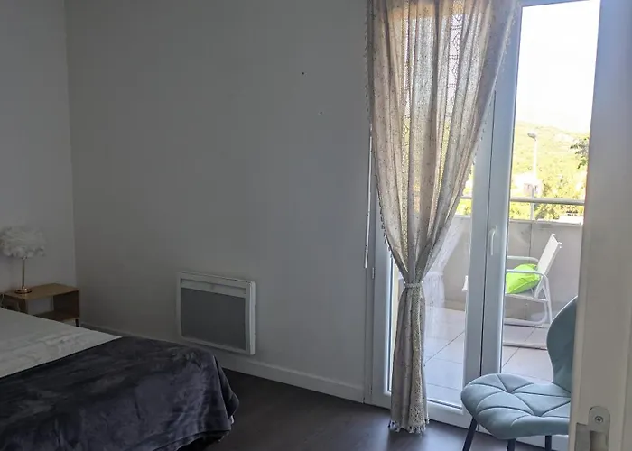 Joli Cocon A Avec Terrasse Vue